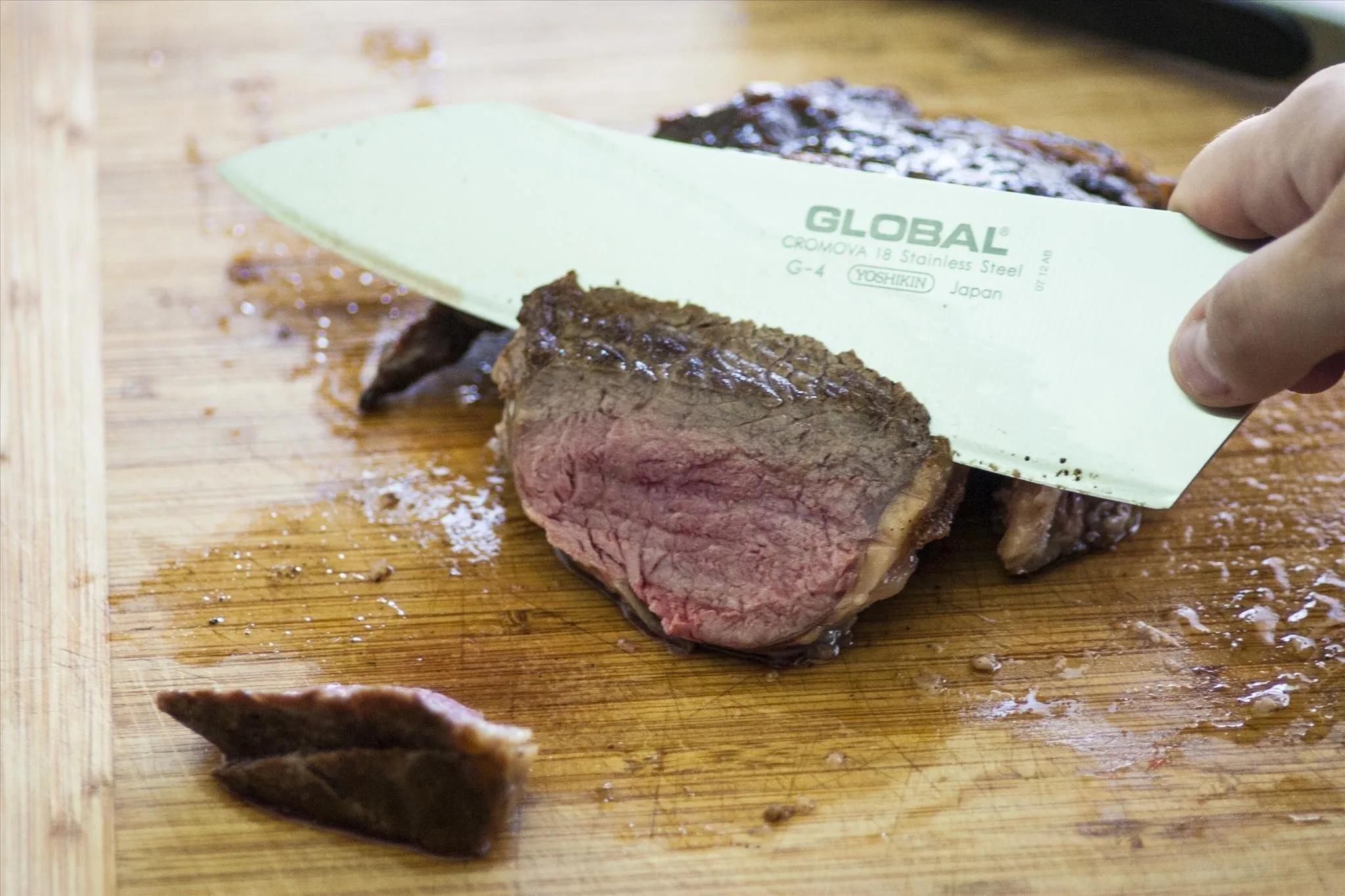slicing a perfectly cooked steak