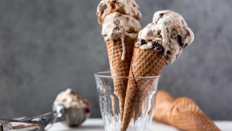 scoops of fig balsamic ice cream