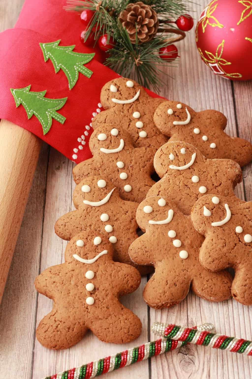 Vegan gingerbread pie mac being served, close-up, holiday setting